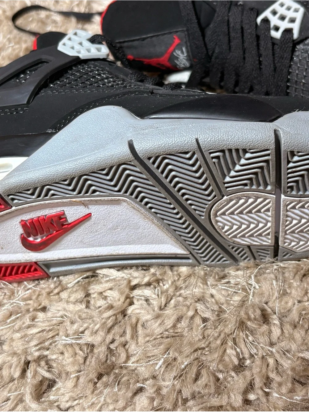 Air Jordan 4 Retro Bred 2019 GS Size 7Y / Women’s 8.5